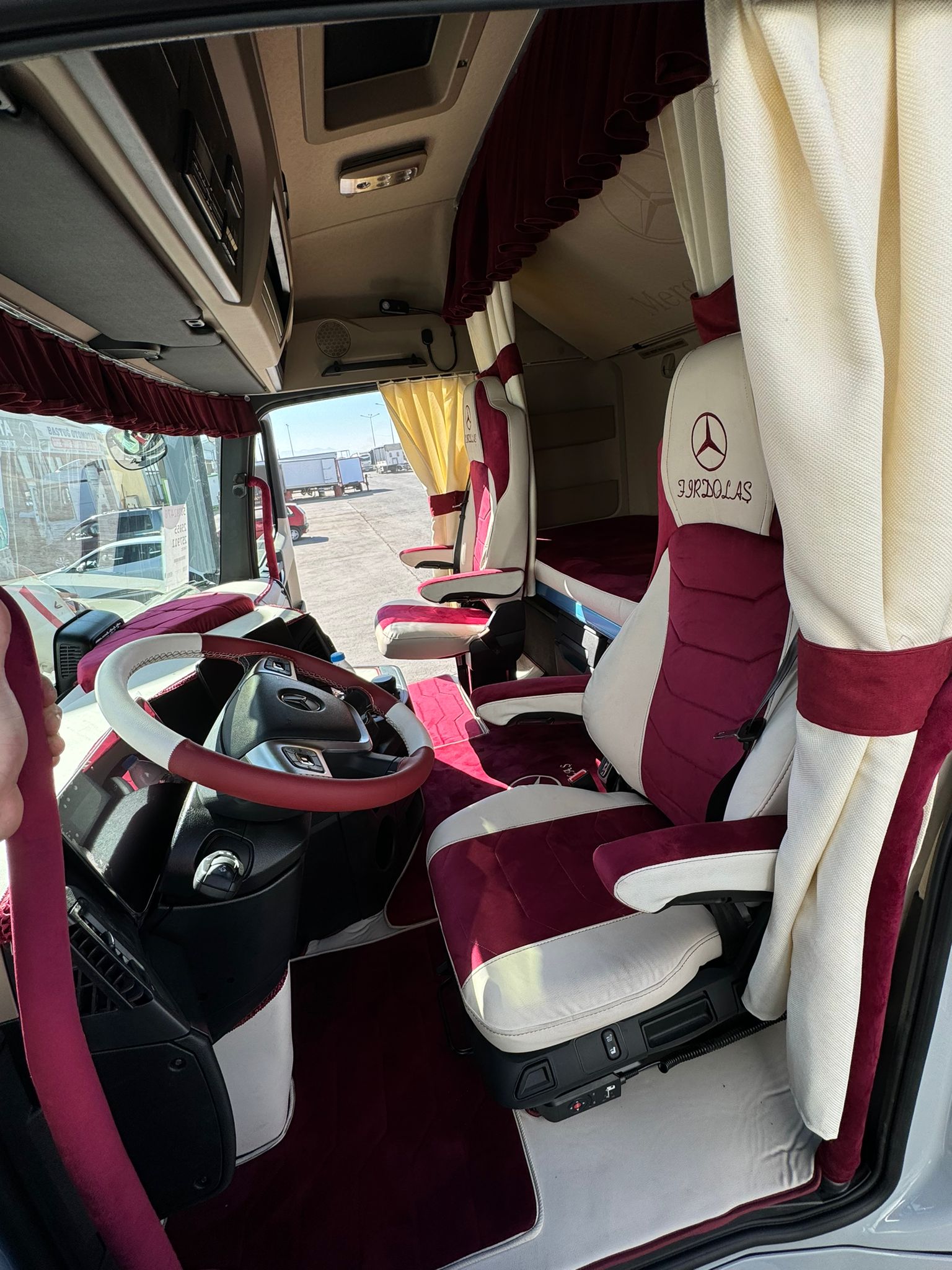 Mercedes Tır Döşeme