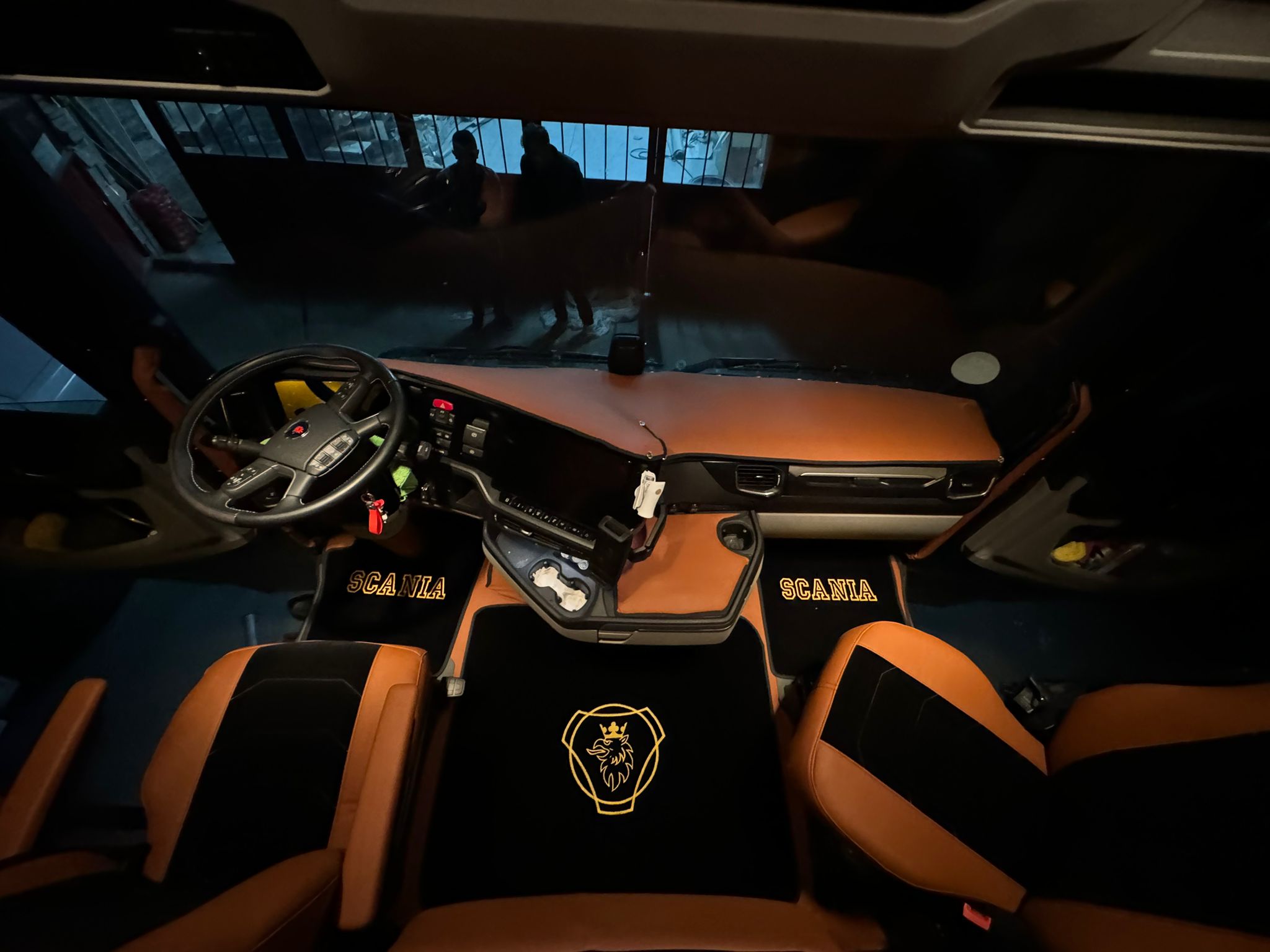 Mercedes Tır Döşeme