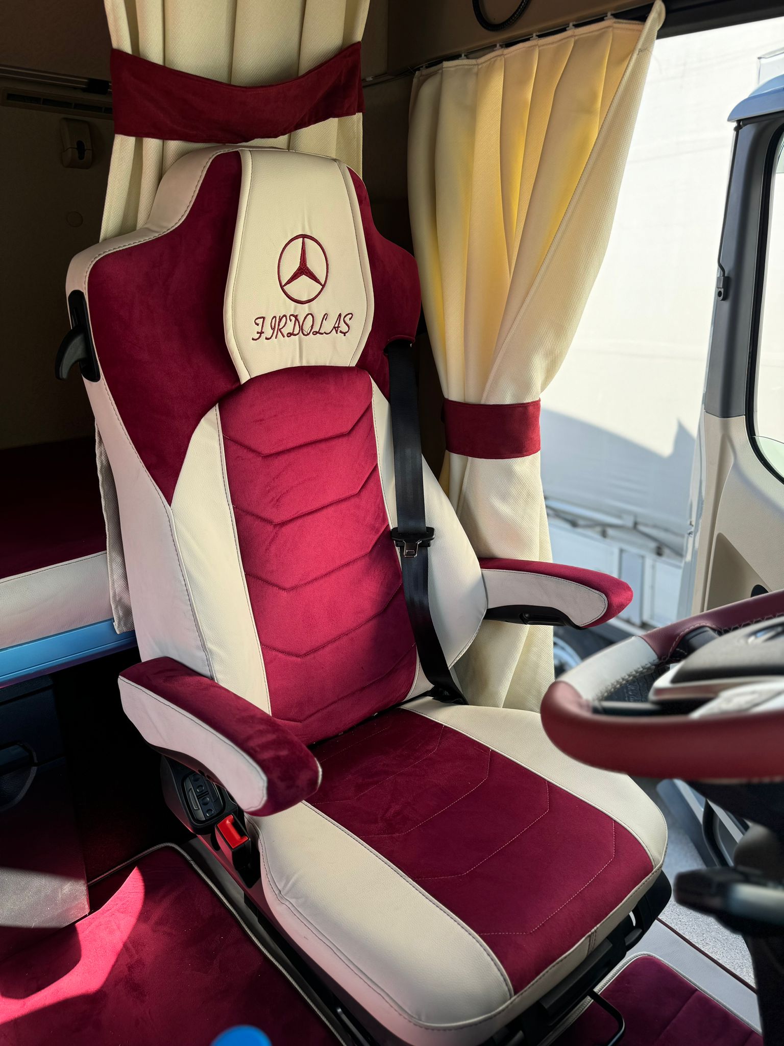 Mercedes Tır Döşeme